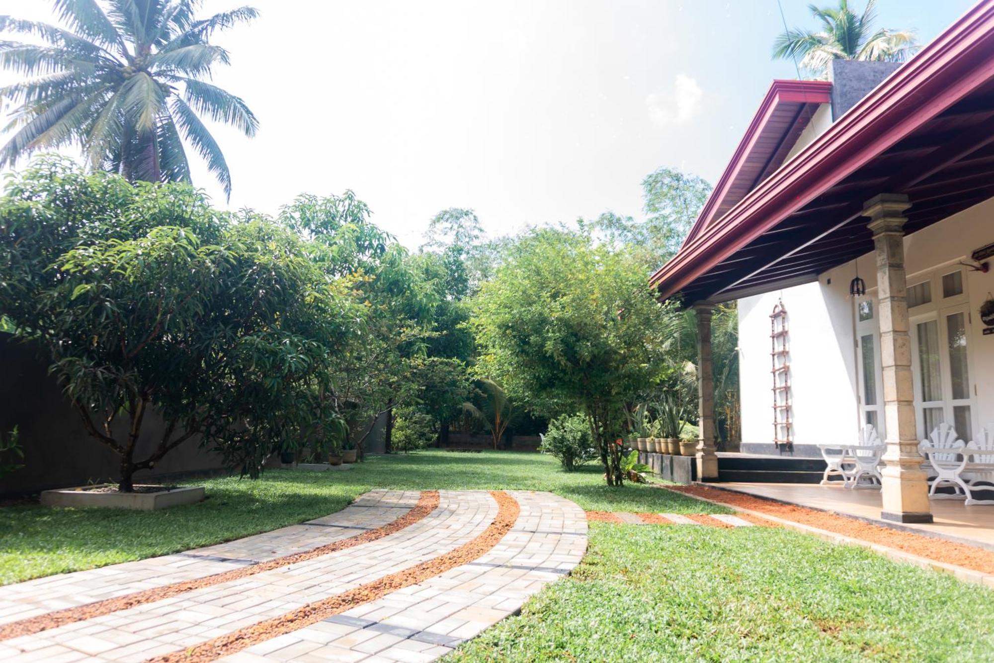 Villa Tropical Oasis Balapitiya Exterior foto